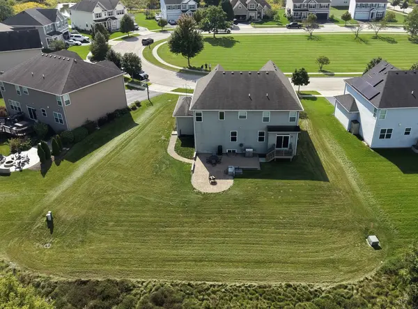 5 Richmond CIR, South Elgin, IL 60177