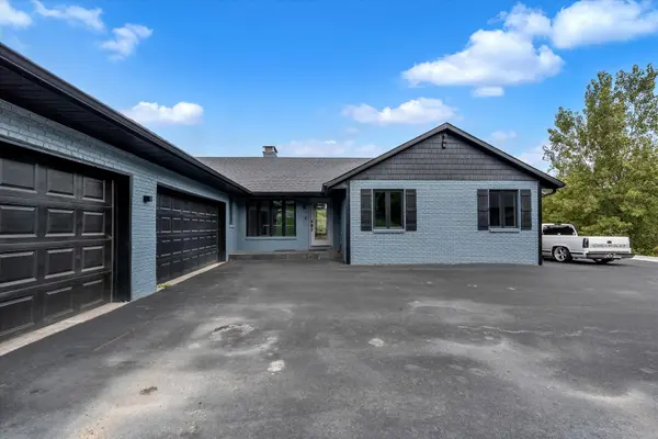 11700 61st Avenue PL, Blue Grass, IA 52726