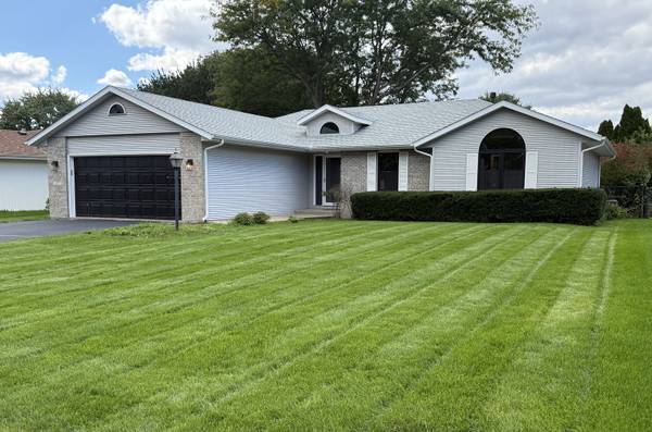 4571 Galleon DR, Loves Park, IL 61111