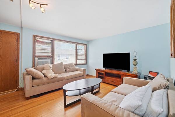 6968 W Diversey AVE #8, Chicago, IL 60707