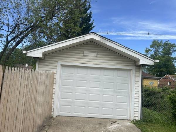 15524 Gouwens LN, South Holland, IL 60473