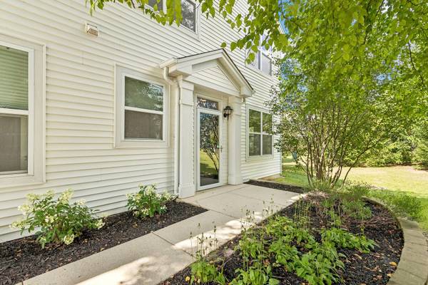 1248 Chesterton DR, Volo, IL 60020