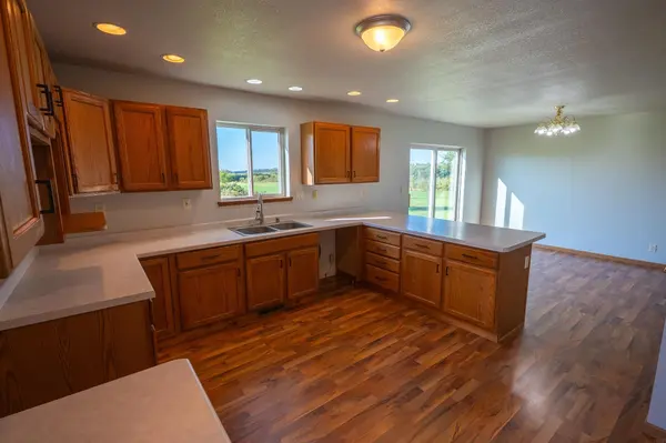 2205 Amherst PL, Charles City, IA 50616