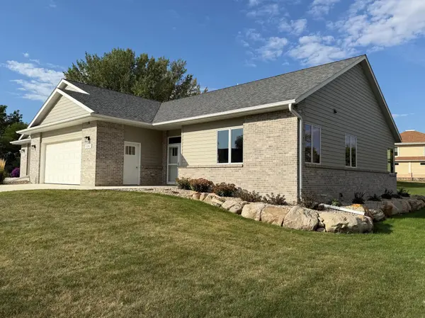 1207 S Shore DR, Worthington, MN 56187