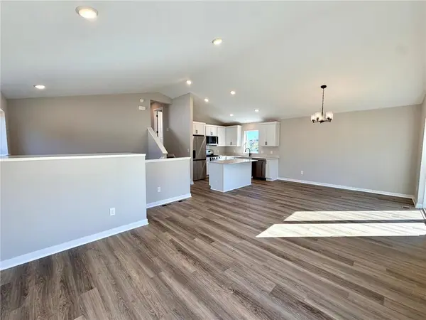1827 Pierce ST S, Cambridge, MN 55008