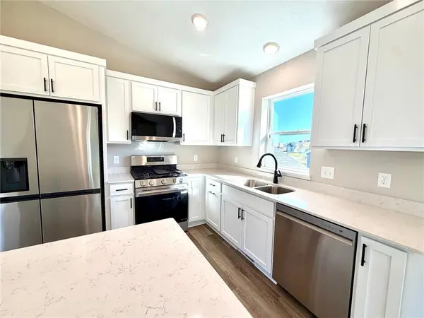 1827 Pierce ST S, Cambridge, MN 55008
