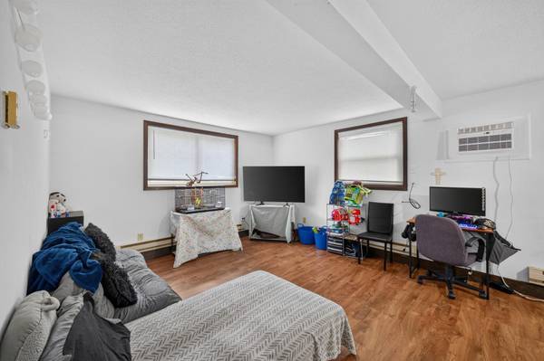 302 W Maple ST, Roberts, WI 54023
