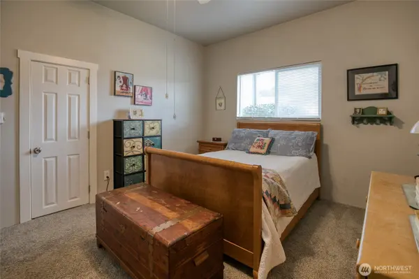 2832 Pacific AVE, Hoquiam, WA 98550