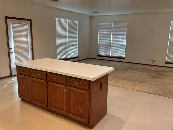 53 W Shore DR, Arcadia, OK 73007