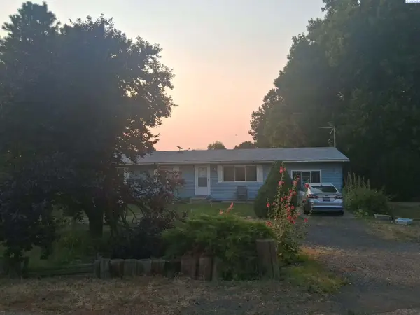 101 Canal Dr, Mesa, WA 99343-9520