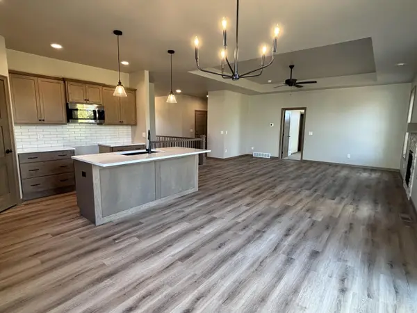 2652 LAWRENCE LN, Neenah, WI 54956