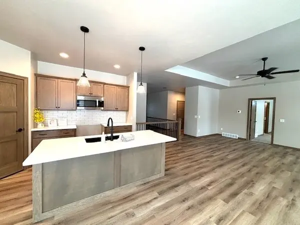2652 LAWRENCE LN, Neenah, WI 54956