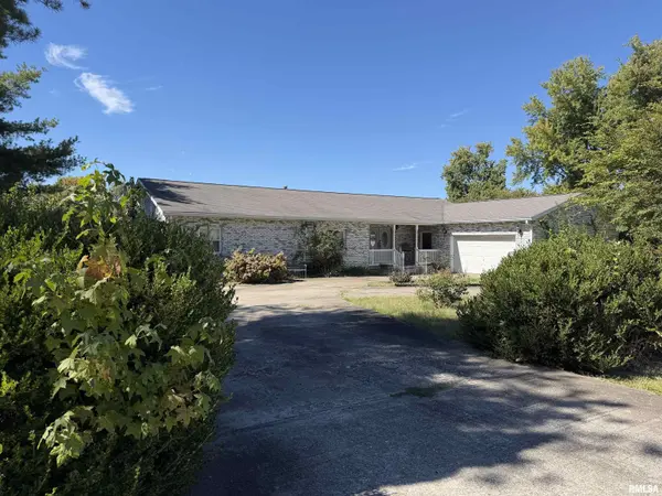 111 Stork ST, Anna, IL 62906