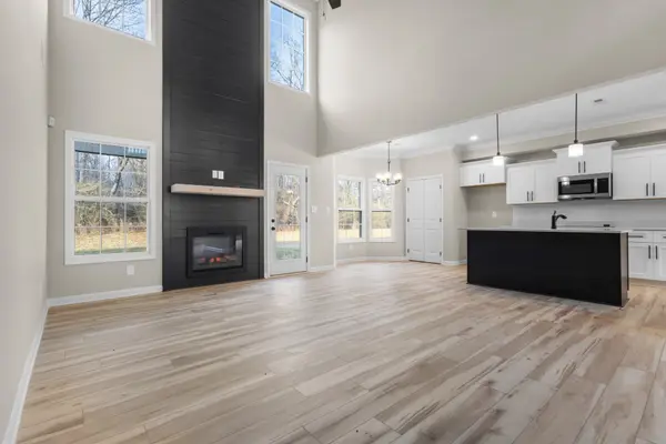 1326 English Oak Dr, Clarksville, TN 37043