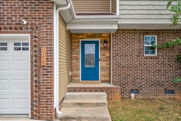 1002 Harding Dr, Clarksville, TN 37042