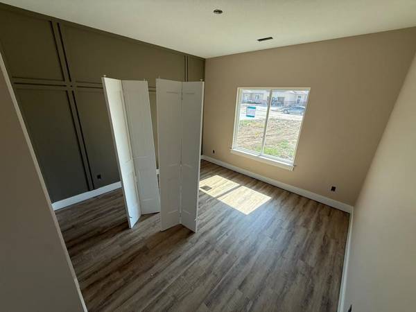 8962 E Joshua St, Bel Aire, KS 67226