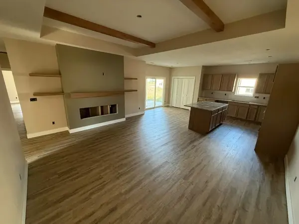 8962 E Joshua St, Bel Aire, KS 67226