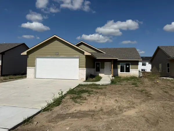 8962 E Joshua St, Bel Aire, KS 67226