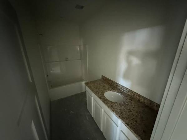 5103 N Toben Ct, Bel Aire, KS 67226