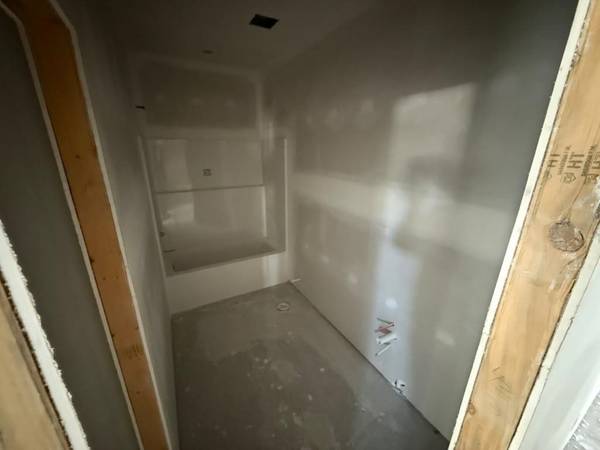 8968 E Joshua St, Bel Aire, KS 67226