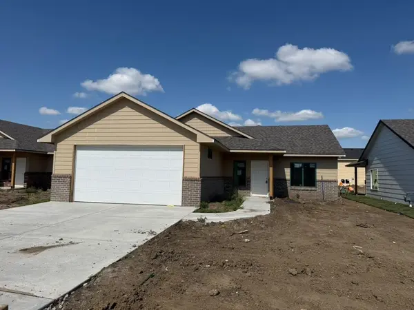 8974 E Joshua St, Bel Aire, KS 67226