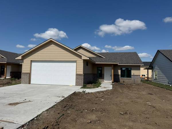 8974 E Joshua St, Bel Aire, KS 67226