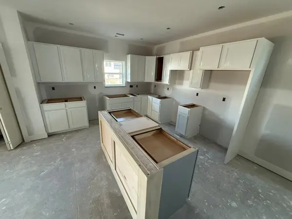 8974 E Joshua St, Bel Aire, KS 67226