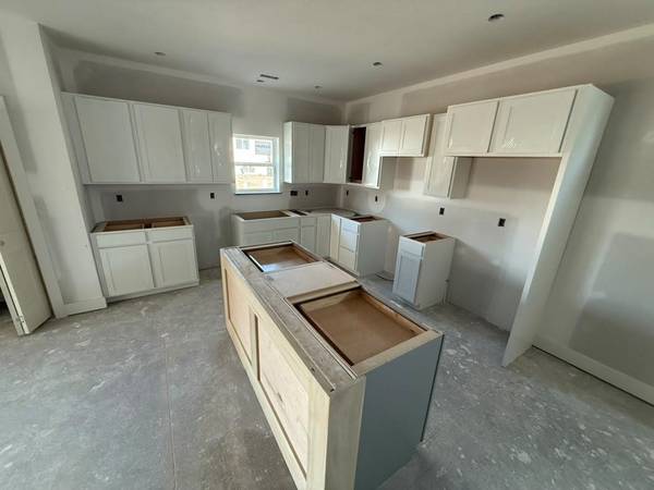 8974 E Joshua St, Bel Aire, KS 67226