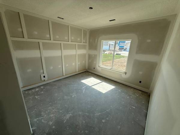 8974 E Joshua St, Bel Aire, KS 67226