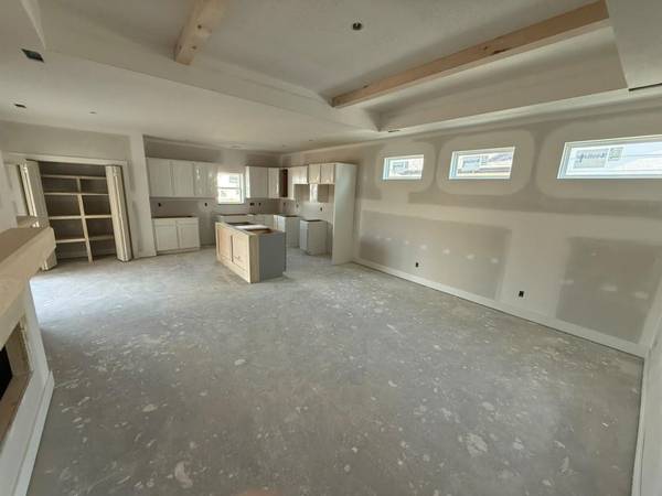 8974 E Joshua St, Bel Aire, KS 67226