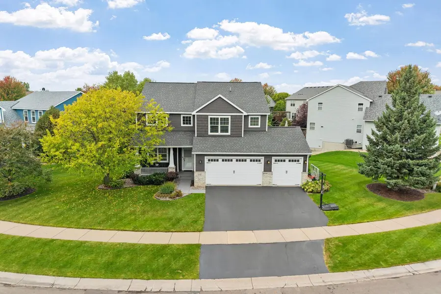 6765 Queensland LN N, Maple Grove, MN 55311