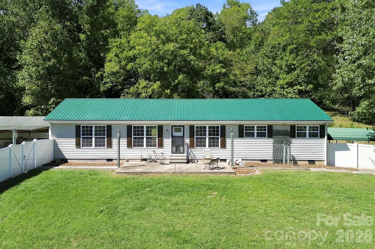 20 Warren Creek RD, Candler, NC 28715