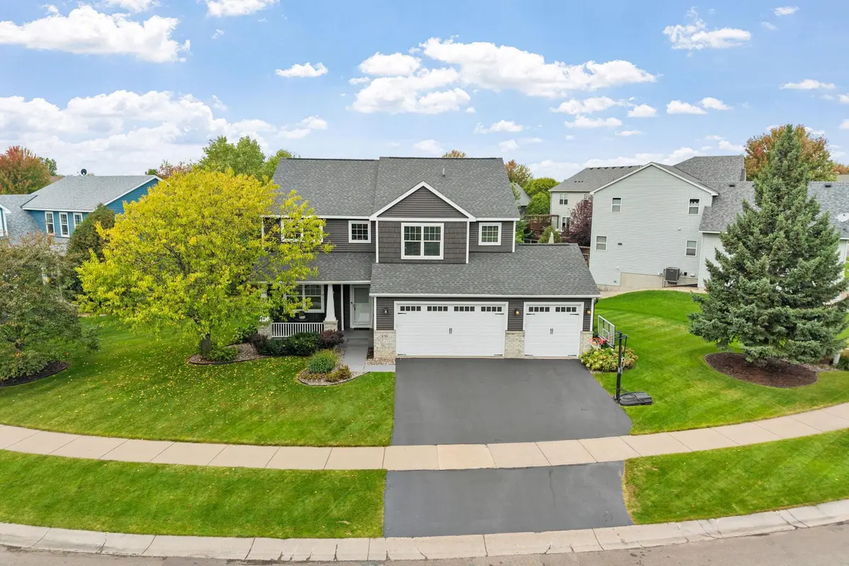 6765 Queensland LN N, Maple Grove, MN 55311