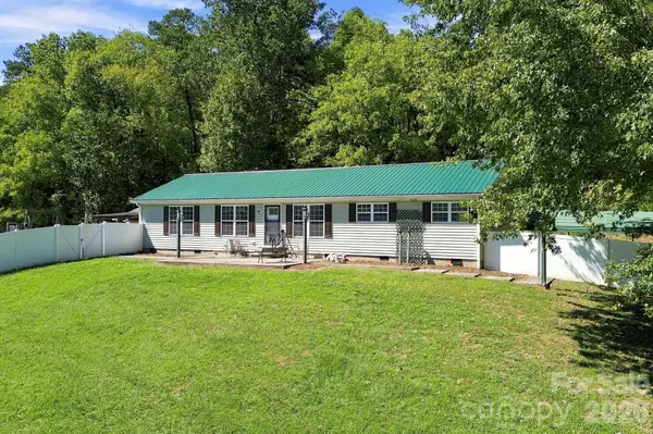 20 Warren Creek RD, Candler, NC 28715