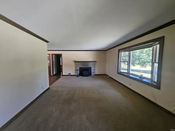 12505 Petersburg RD, Evansville, IN 47725