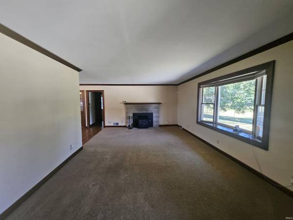 12505 Petersburg RD, Evansville, IN 47725