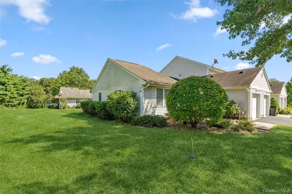 104 Sagaponack CT, Melville, NY 11747