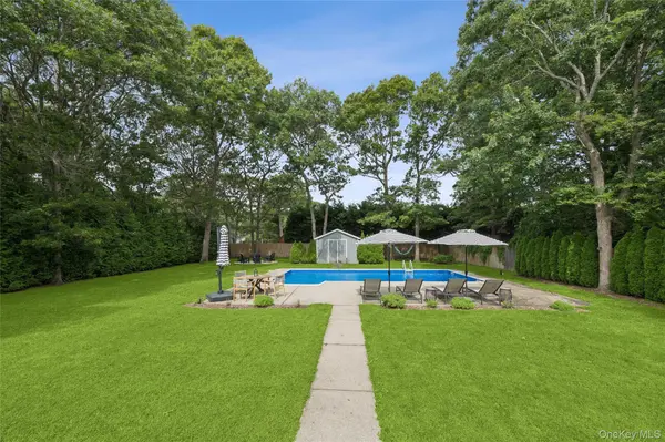 138 W Tiana RD, Hampton Bays, NY 11946