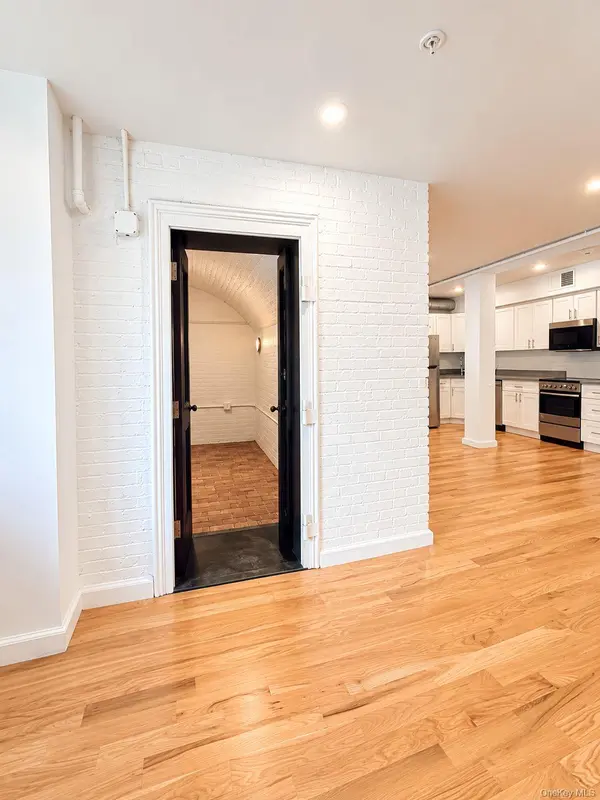 155 S River St #CB, Troy, NY 12180