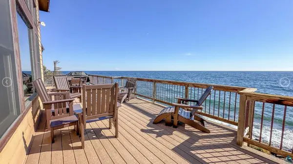 41 W Rosebush Ln, Grand Marais, MN 55604