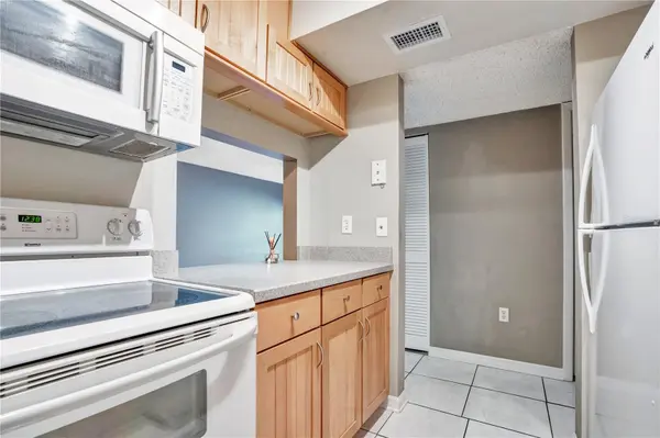 3278 S SEMORAN BLVD #12, Orlando, FL 32822