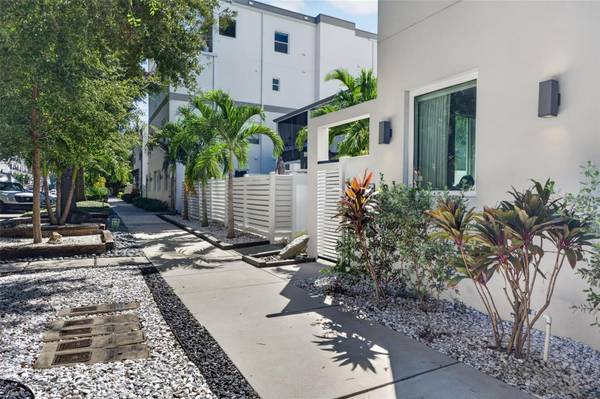 536 4TH AVE S #2, St Petersburg, FL 33701