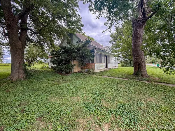 1206 Haselhorst RD, New Baden, IL 62265