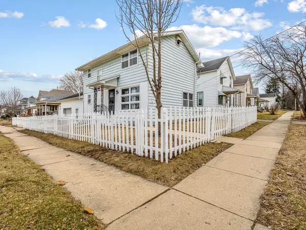 317 N Grove AVE, Freeport, IL 61032