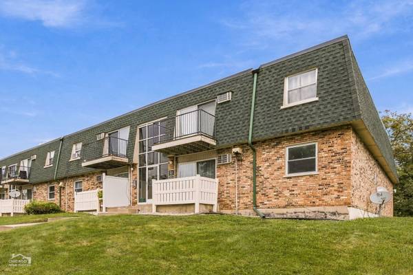 10045 S Walnut TER #1-101, Palos Hills, IL 60465