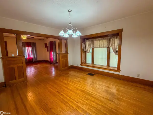 216 4th ST, Hampton, IA 50441