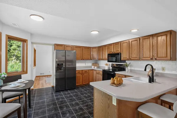 2633 Nightingale CT, Chaska, MN 55318