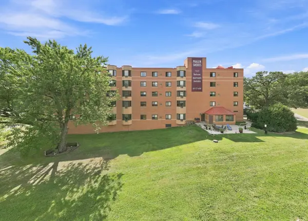 985 Ivy AVE E, Saint Paul, MN 55106