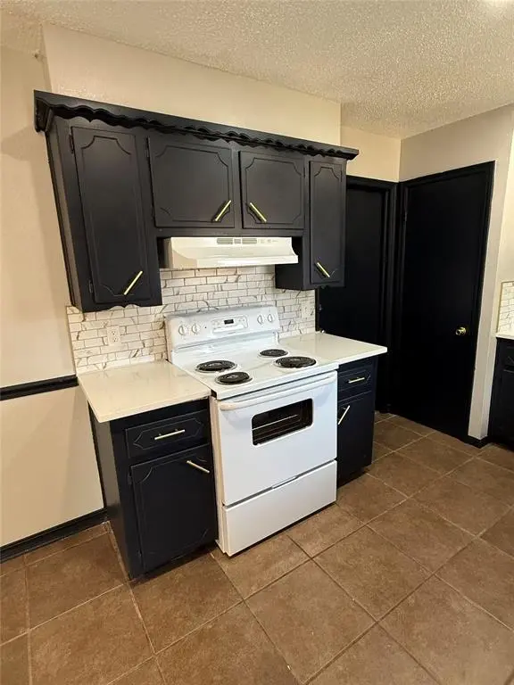 665 NW 15th ST, Moore, OK 73160