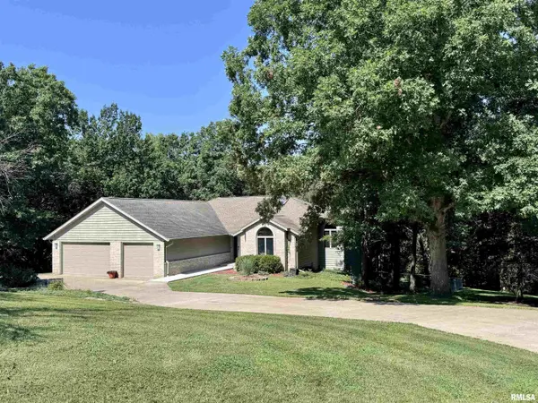 900 N COAL RD, Colchester, IL 61455